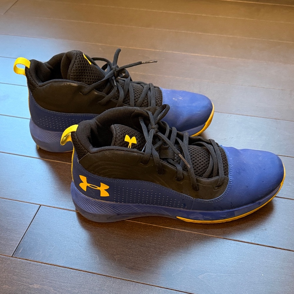 God condition! Kids Under Armour Steph Curry sneakers